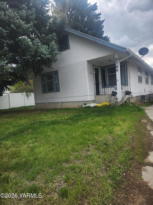 2704 Summitview Ave, Yakima, WA, 98902-2354 | Card Image
