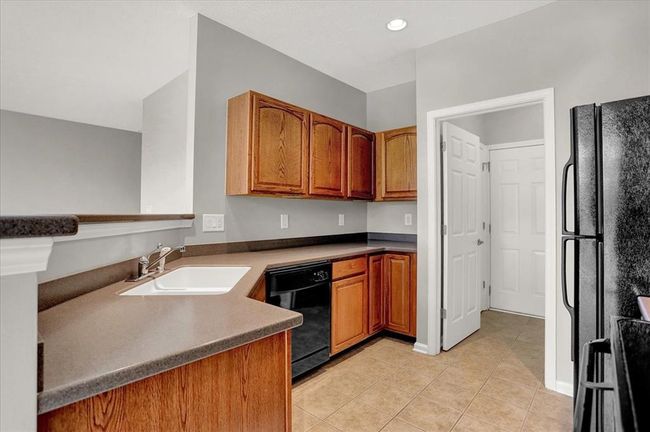 10905 Lemongrass Dr, Condo with 2 bedrooms, 3 bathrooms and null parking in Zionsville IN | Image 12