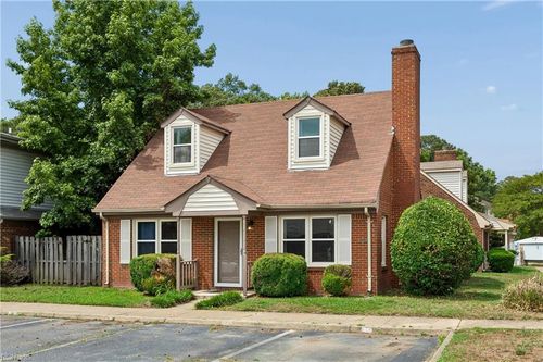 74 Westview Dr, Hampton, VA, 23666-5550 | Card Image