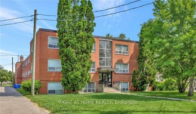 103 - 37 Mericourt Rd, Condo with 2 bedrooms, 1 bathrooms and 1 parking in Hamilton ON | Image 2