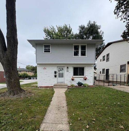 6033 N 61st St, Milwaukee, WI, 53218-1502 | Card Image