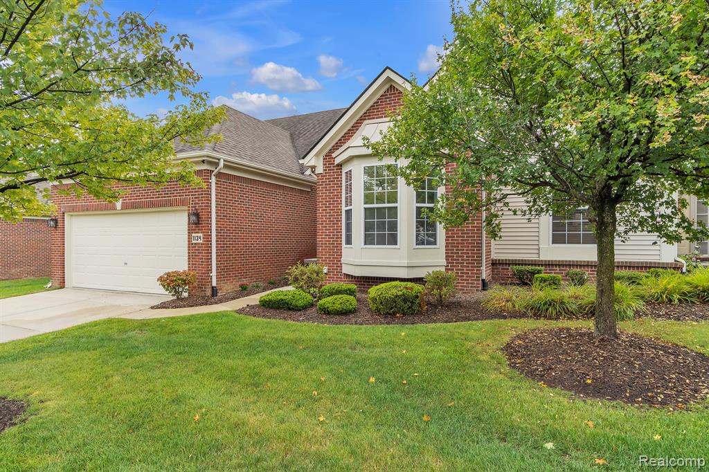 Andover Cir, Commerce Township, MI 48390