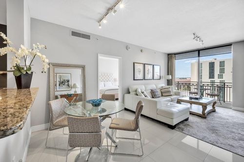 apt-820-550 Okeechobee Blvd, West Palm Beach, FL, 33401-6333 | Card Image