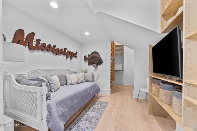 Bedroom with no window | Image 20