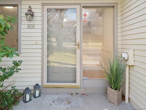 801 Hunters Run, Dobbs Ferry, NY, 10522-3416 | Card Image