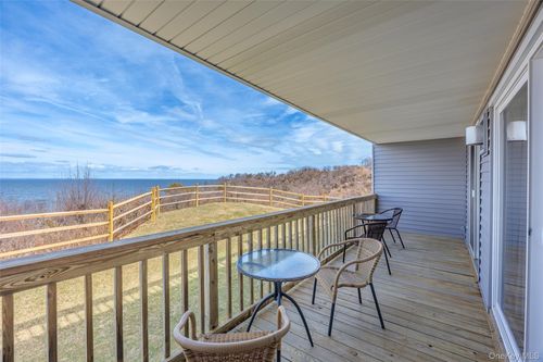 805 Bluffs Dr N, Calverton, NY, 11933-1283 | Card Image