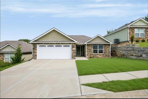 905 Ingleside Dr, Pleasant Hill, MO, 64080-1784 | Card Image