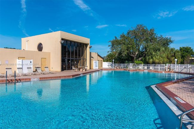 APT-808 - 2821 Sw 87 Th Ave, Condo with 3 bedrooms, 3 bathrooms and null parking in Davie FL | Image 33
