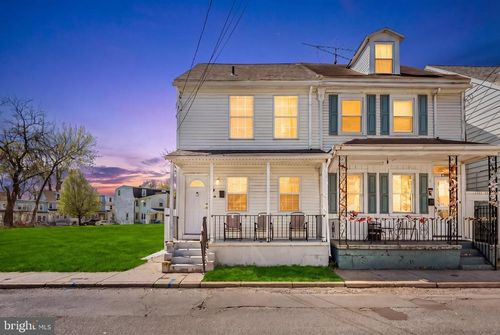 560 York St, BURLINGTON, NJ, 08016-1628 | Card Image