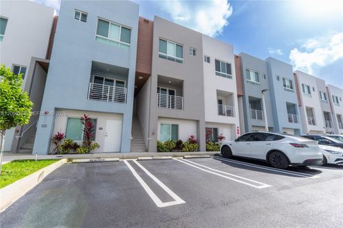 4215-2505 Ne 193rd St, Miami, FL, 33180-3623 | Card Image