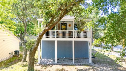 2313 Avery St, Morehead City, NC, 28557-3533 | Card Image
