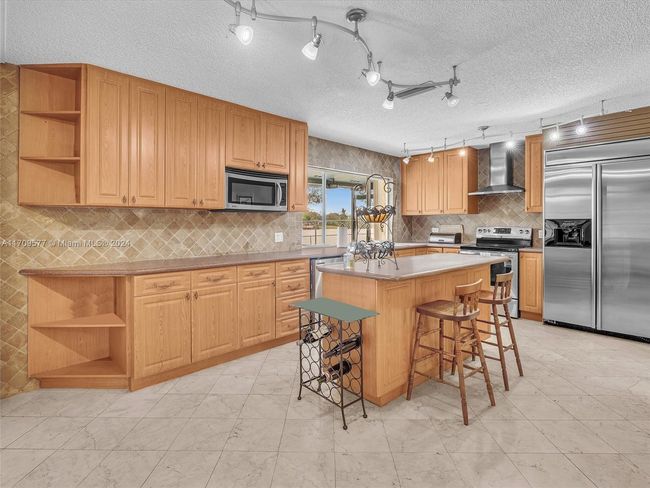 8910 Nw 7 Th Ct, House other with 3 bedrooms, 2 bathrooms and null parking in Pembroke Pines FL | Image 13
