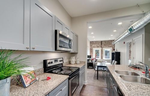 211-300 S Logan Street, Denver, CO, 80209 | Card Image