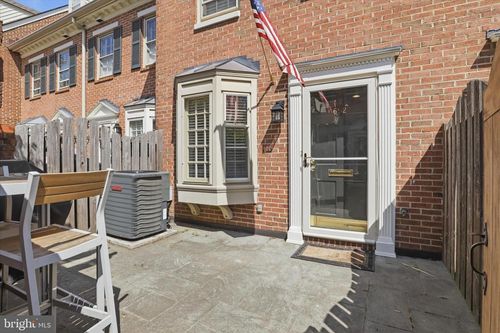 652 S Columbus St, ALEXANDRIA, VA, 22314-4156 | Card Image