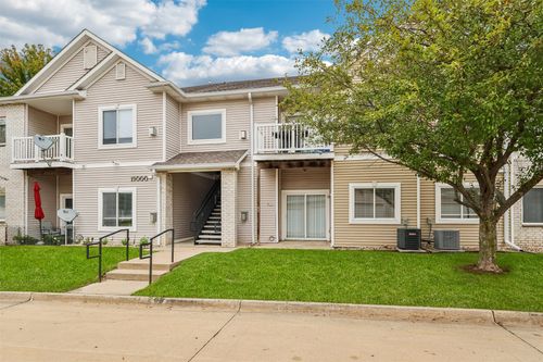 19105-8601 Westown Parkway, West Des Moines, IA, 50266 | Card Image
