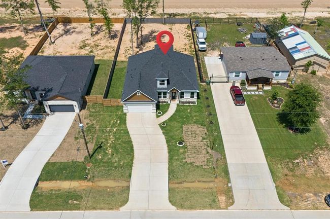 This home checks all the boxes—space, privacy, and freedom to make it your own. | Image 35