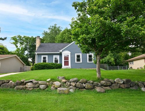 10518 W Spring Green Road, Greenfield, WI, 53228 | Card Image