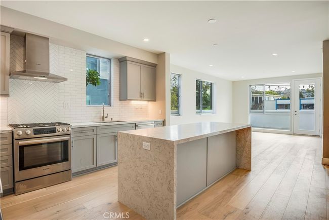 APT-208 - 1920 S Pacific Coast Hwy, Condo with 1 bedrooms, 1 bathrooms and 2 parking in Redondo Beach CA | Image 5