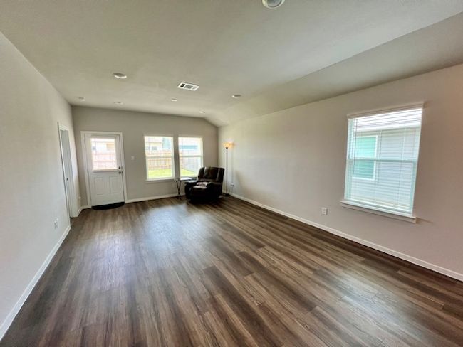 422 Pickel Dr, House other with 3 bedrooms, 2 bathrooms and 2 parking in Rockdale TX | Image 5