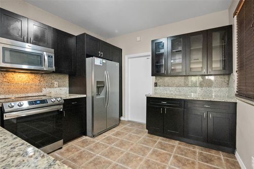 2082-2082 Madeira Dr, Weston, FL, 33327-1917 | Card Image