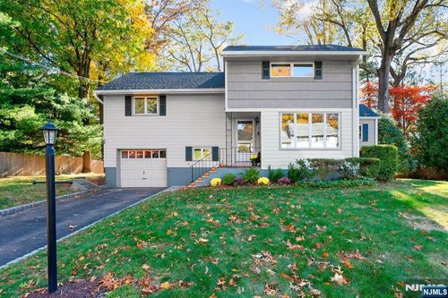 140 Chamberlain Pl, Midland Park, NJ, 07432-1656 | Card Image