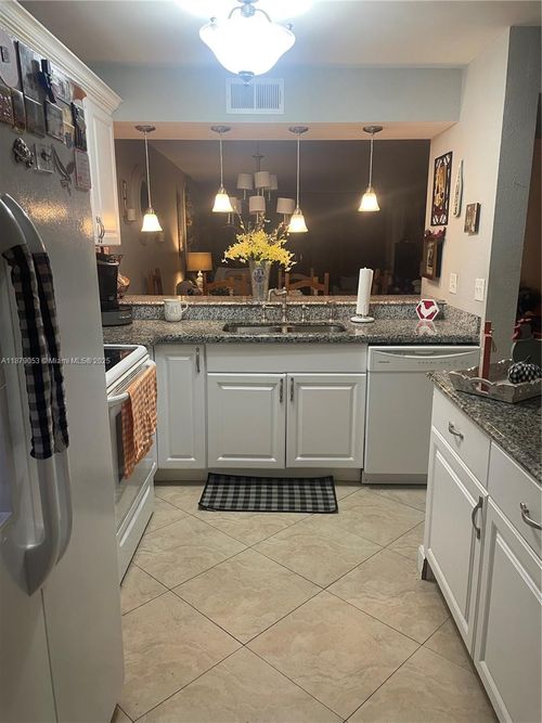 208-6320 Coral Lake Dr, Margate, FL, 33063-5858 | Card Image