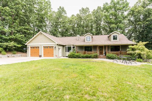 8319 Pine Island Drive Ne, Comstock Park, MI, 49321 | Card Image