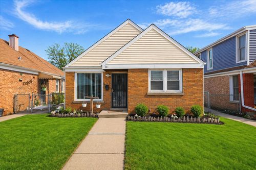 33 49th Ave, Bellwood, IL, 60104-1017 | Card Image