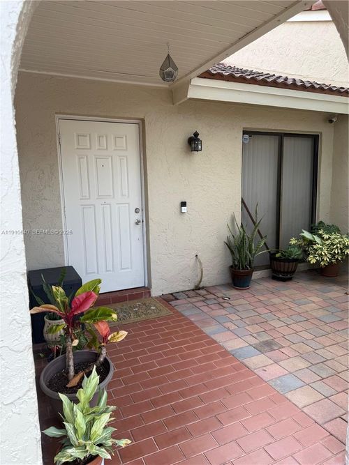 17048 Nw 66th Ct, Hialeah, FL, 33015-4640 | Card Image