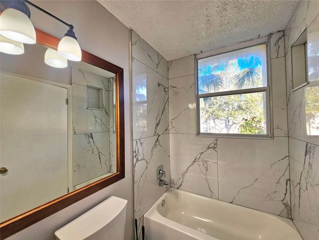 NATURAL SUNLIGHT IN THE BATHROOM SHOWER/TUB | Image 15