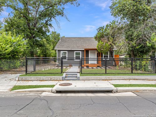 2336 E Houston St, San Antonio, TX, 78202-3122 | Card Image