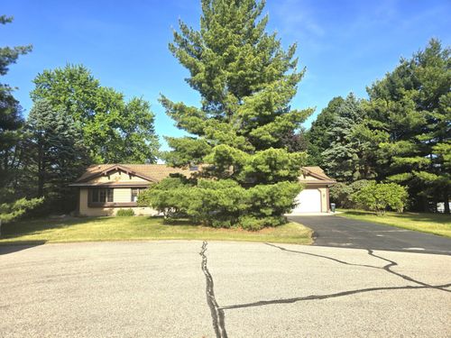 W367S9700 Charnwood Ln, Eagle, WI, 53119-1550 | Card Image