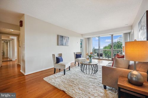 1-908-5800 Nicholson Ln, ROCKVILLE, MD, 20852-2961 | Card Image