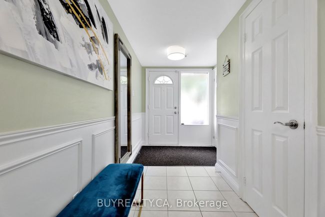 72B - 104 Poplar Cres, House attached with 4 bedrooms, 2 bathrooms and 2 parking in Aurora ON | Image 4