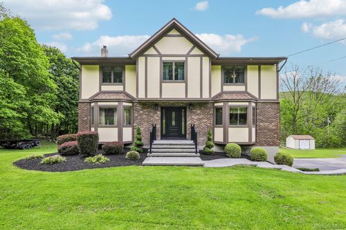 109 Woodbury Rd, Woodbury, NY, 11797-1400 | Card Image