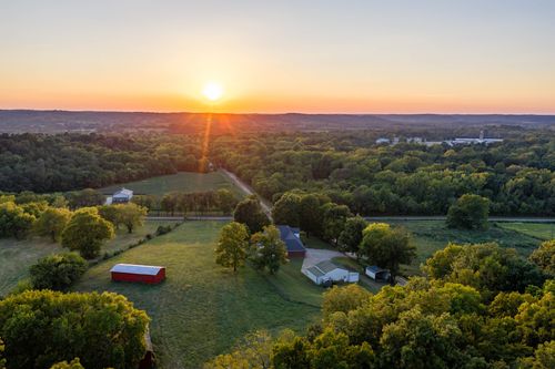 8005 Dry Creek Rd, Mount Pleasant, TN, 38474-2017 | Card Image