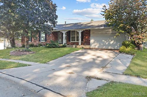 3929 Hirondelle Ln, Florissant, MO, 63034-2309 | Card Image