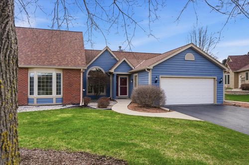 b-W268N1935 Shooting Star Road, Pewaukee, WI, 53072 | Card Image