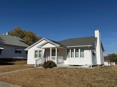 907 Grant Street, House other with 2 bedrooms, 1 bathrooms and null parking in Parkersburg IA | Image 1