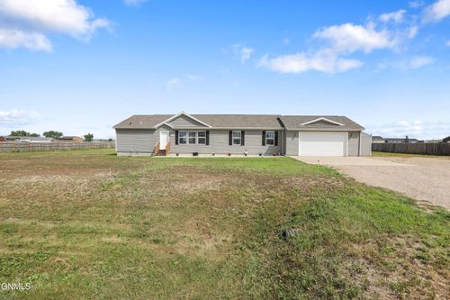 13351 Mountain Meadow St, Williston, ND, 58801-9109 | Card Image