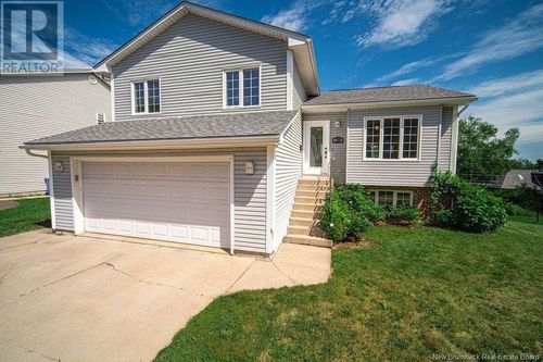 39 Amberwood Lane, Fredericton, NB, E3C1L7 | Card Image