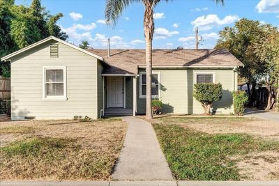 1205 N Conyer Street, Home with 4 bedrooms, 2 bathrooms and null parking in Visalia CA | Image 2