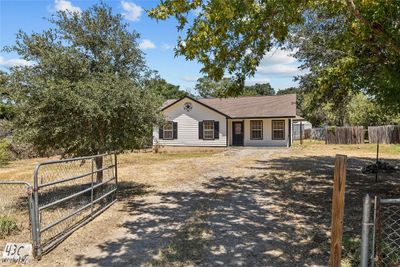 430 Waxwing Drive, House other with 3 bedrooms, 2 bathrooms and null parking in Poteet TX | Image 2