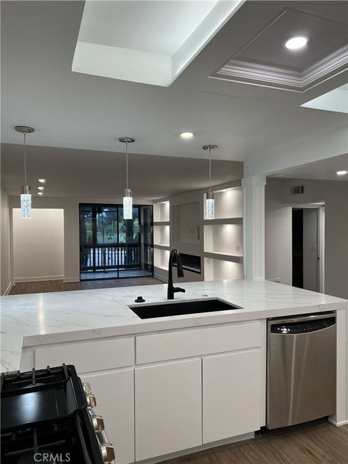 apt-101-4835 E Anaheim St, Long Beach, CA, 90804-3270 | Card Image