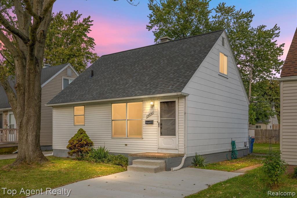 Mona Ave, Warren, MI 48089