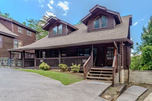 741 Golf View Blvd, Pigeon Forge, TN, 37863-4121 | Card Image