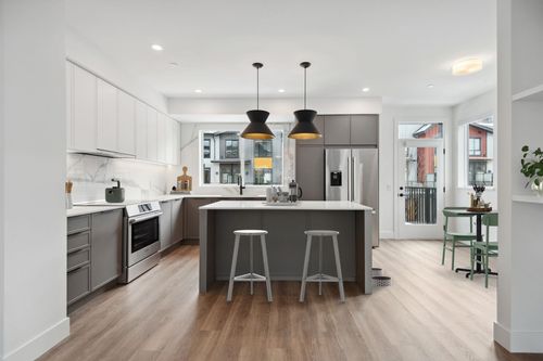 38073 Helm Way, Squamish, BC, V8B1E6 | Card Image