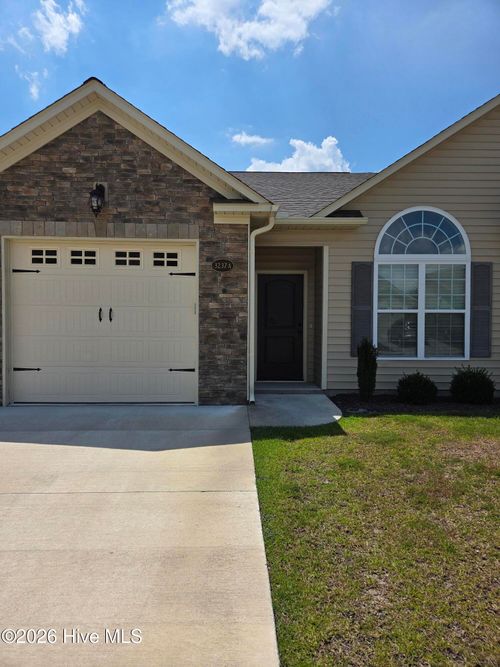 a-3240 Gordon Dr, Greenville, NC, 27834-4926 | Card Image