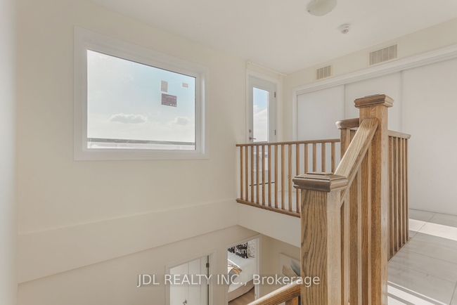 3 - 175 William Duncan Rd, Condo with 2 bedrooms, 2 bathrooms and 1 parking in North York ON | Image 4