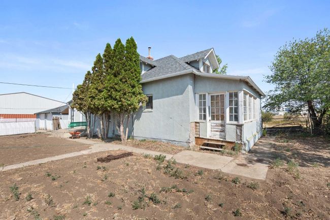 305 8 Street Ne, Home with 2 bedrooms, 1 bathrooms and 2 parking in Redcliff AB | Image 7